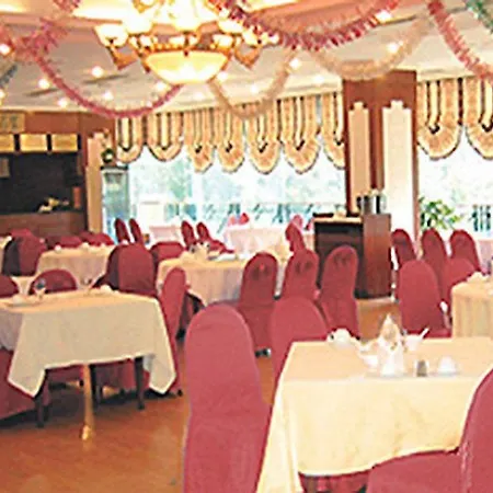 Dongfang Hotel Qingdao photo